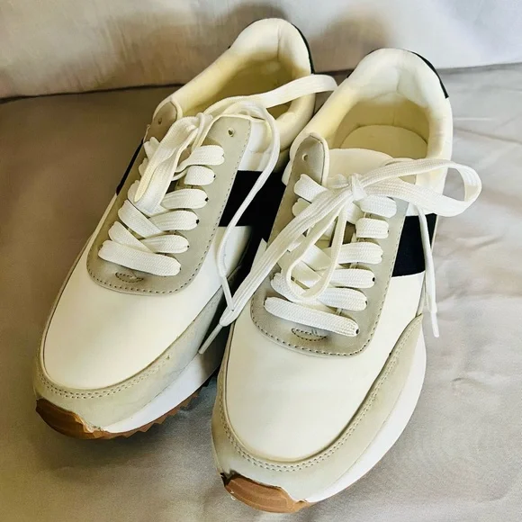 NWOT Womens DV by Dolce Vita White Black Beige Athletic Sneakers size 7.5 - Picture 3 of 7